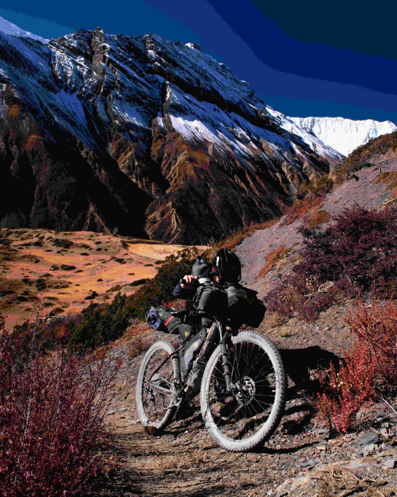viaggio in nepal in bicicletta sulle montagne