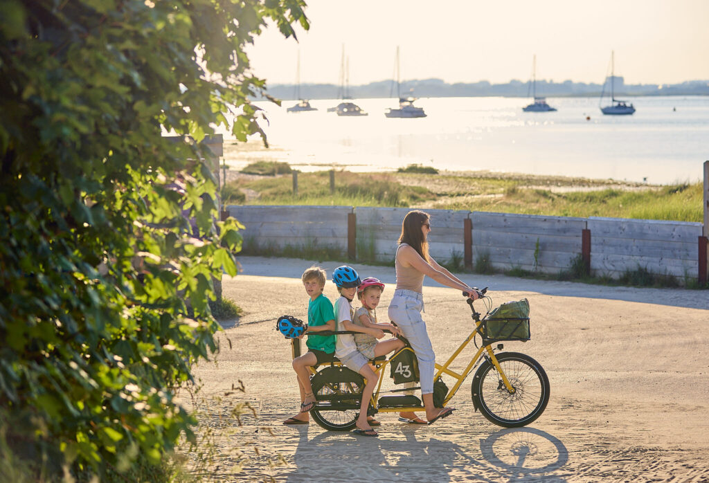 velo longtail cyclotourisme en famille