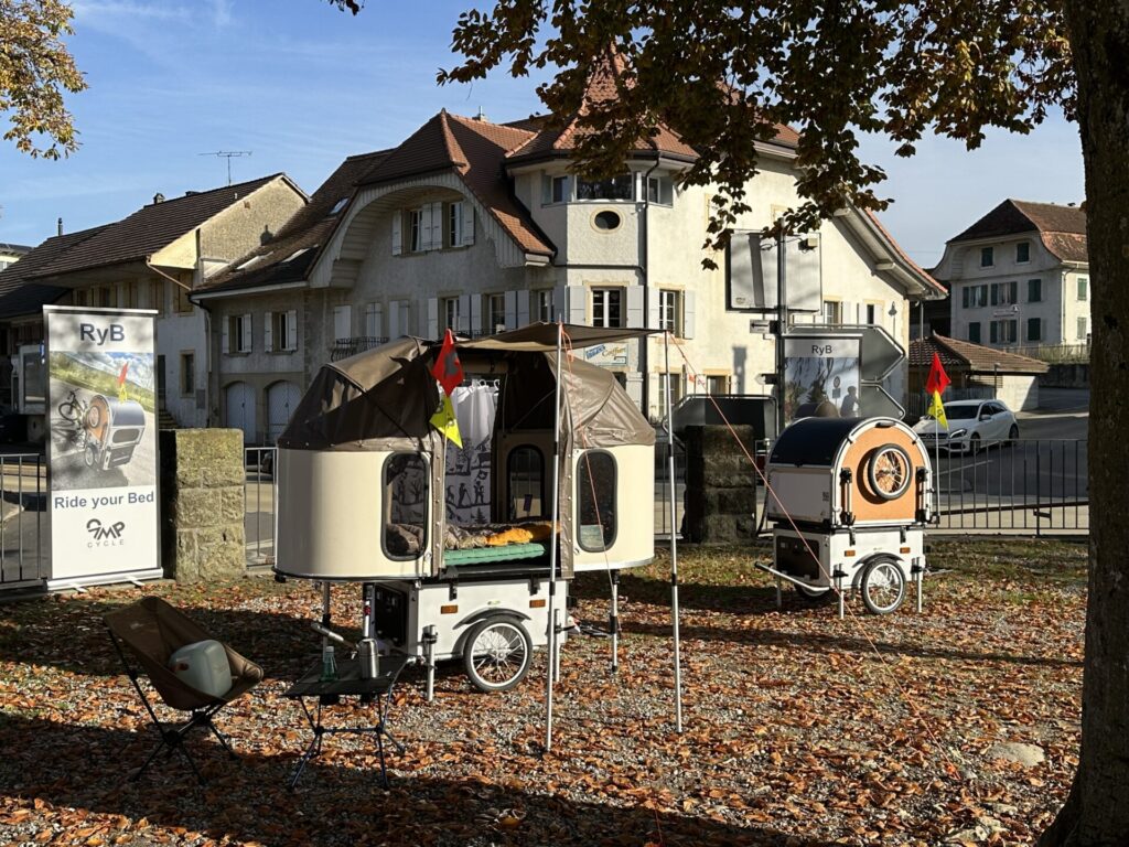 caravane vélo pliante à l'interieur